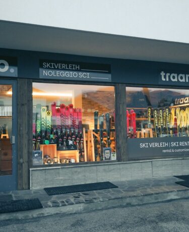 FACCIATA ESTERNA DEL NOLEGGIO SCI ROC A BRUNICO - RISCONE